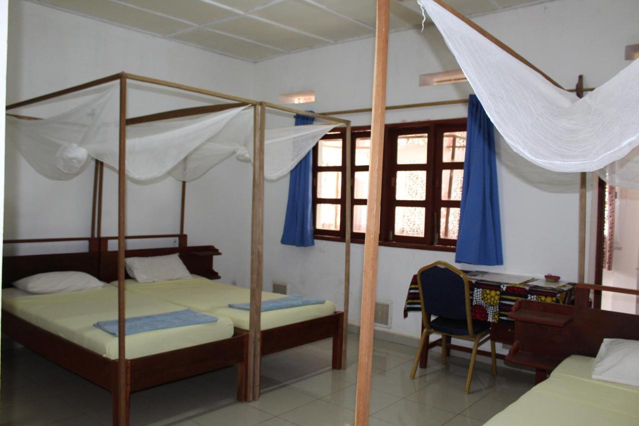 Bed and Breakfast Centre Lucien Botovasoa à Antsiranana Extérieur photo