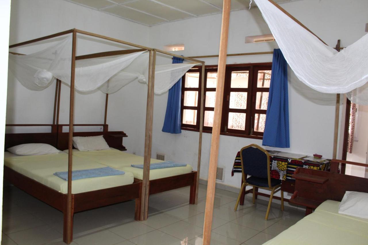 Bed and Breakfast Centre Lucien Botovasoa à Antsiranana Extérieur photo